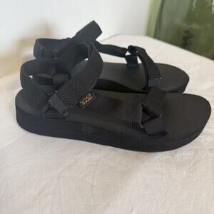 Teva Urban Tech Black Sandals Women’s Size 9 – Adjustable & Versatile Outdoor